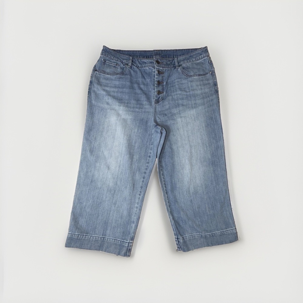 Chico's Wide Leg Crop Jeans Woman's Size 16 Button-Fly Light Wash Denim